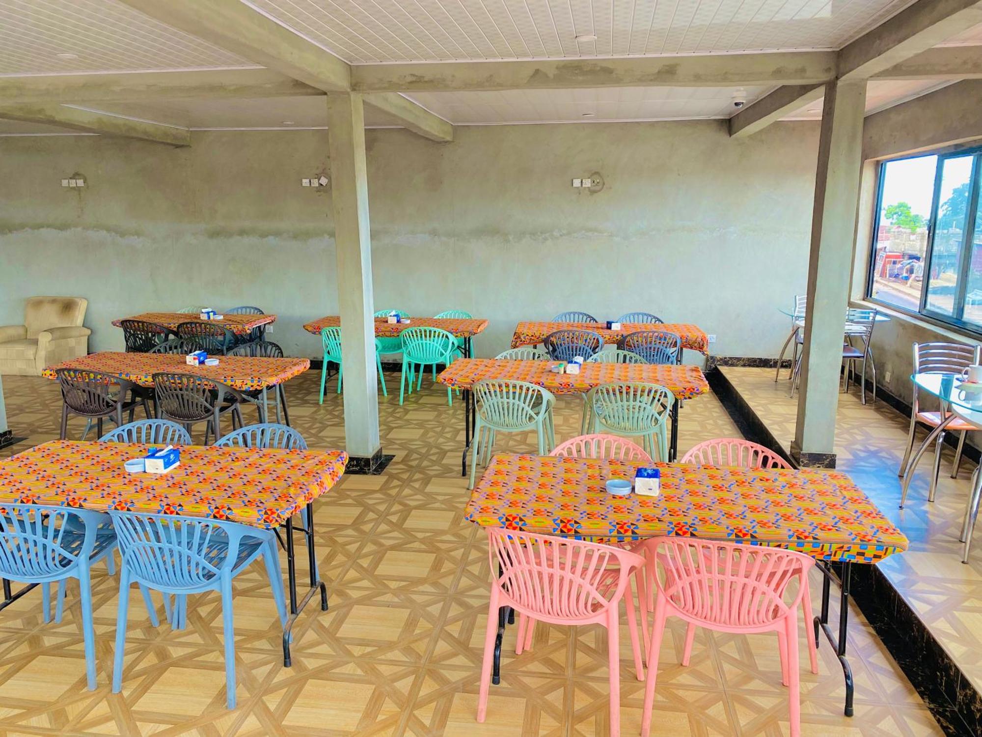Jennabwa Lodge And Restaurant Freetown Esterno foto