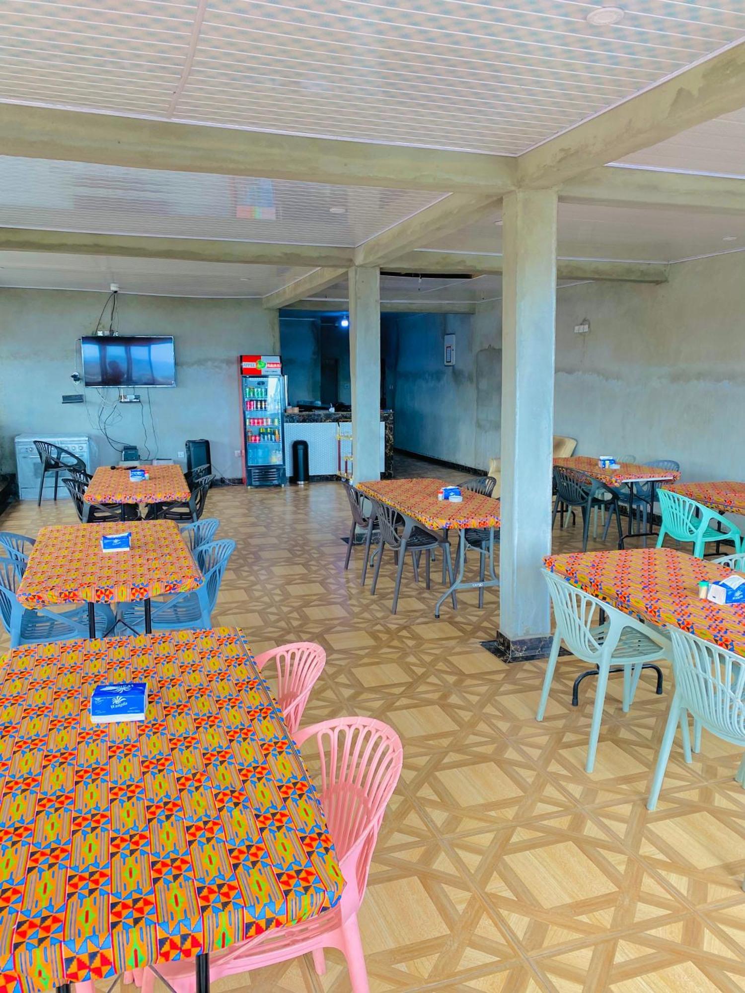 Jennabwa Lodge And Restaurant Freetown Esterno foto