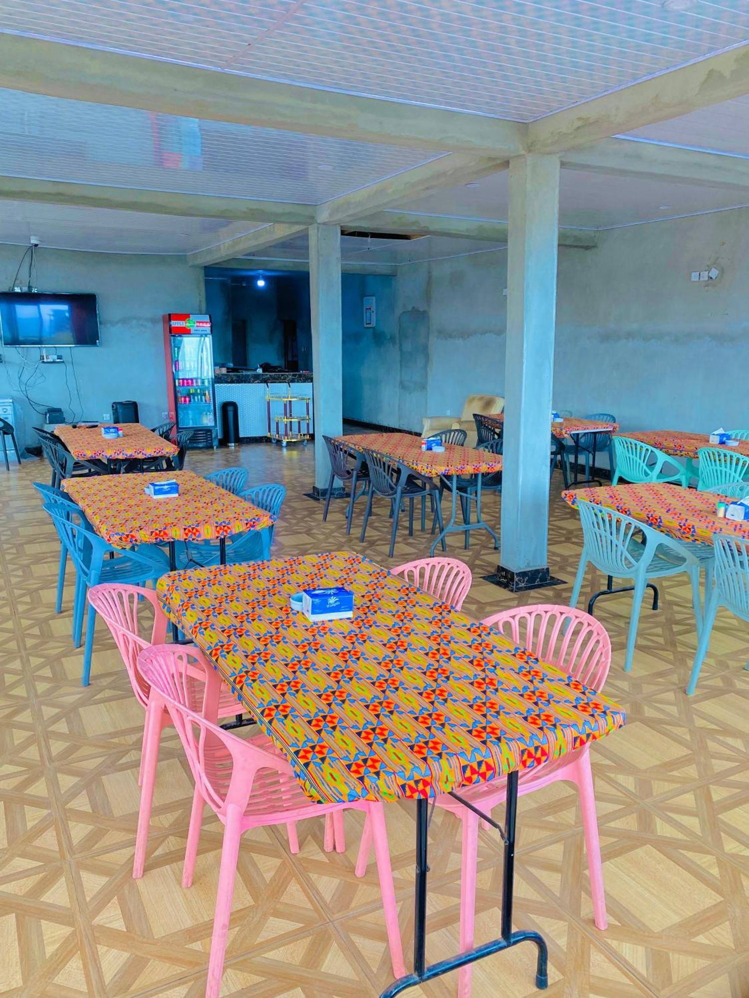 Jennabwa Lodge And Restaurant Freetown Esterno foto