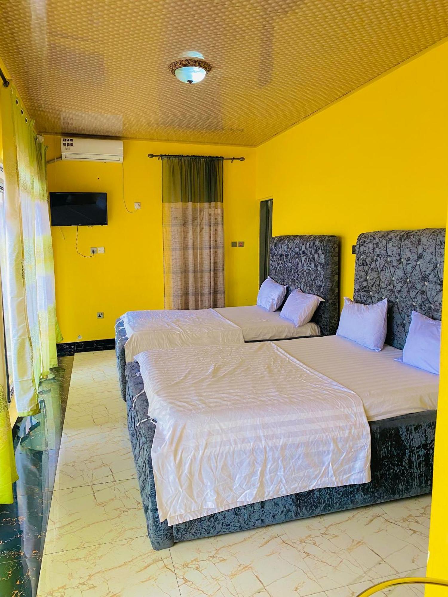 Jennabwa Lodge And Restaurant Freetown Esterno foto